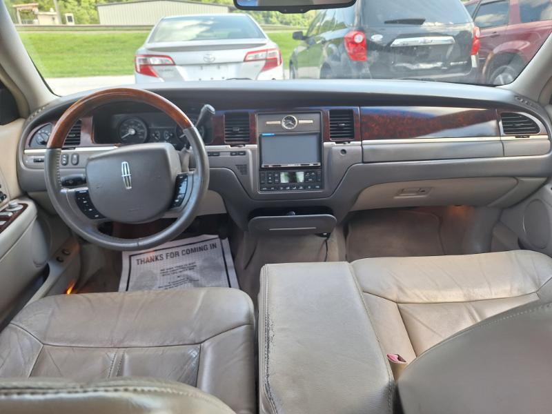 Lincoln Town Car Signature Limited 2009