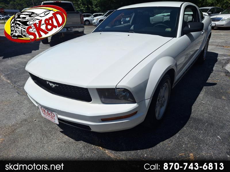 Ford Mustang V6 Deluxe Coupe 2005