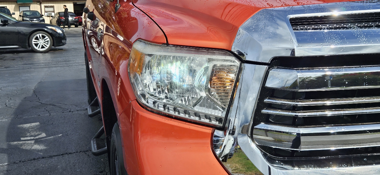 Toyota Tundra 4WD CrewMax 145.7" 5.7L SR5 (Natl) 2017 Toyota Tundra 4WD CrewMax 145.7" 5.7L SR5 (Natl) 2017