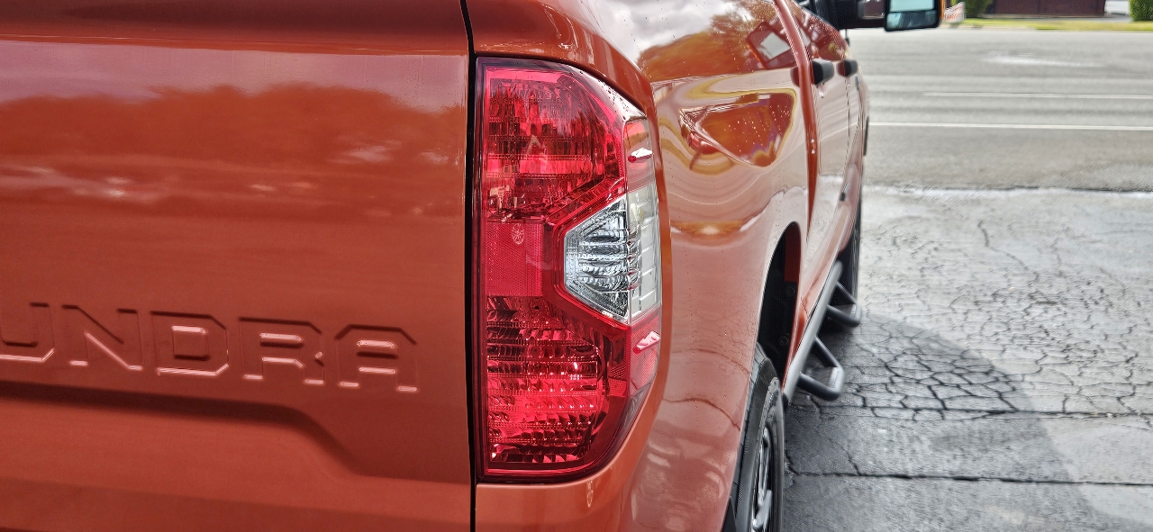 Toyota Tundra 4WD CrewMax 145.7" 5.7L SR5 (Natl) 2017 Toyota Tundra 4WD CrewMax 145.7" 5.7L SR5 (Natl) 2017