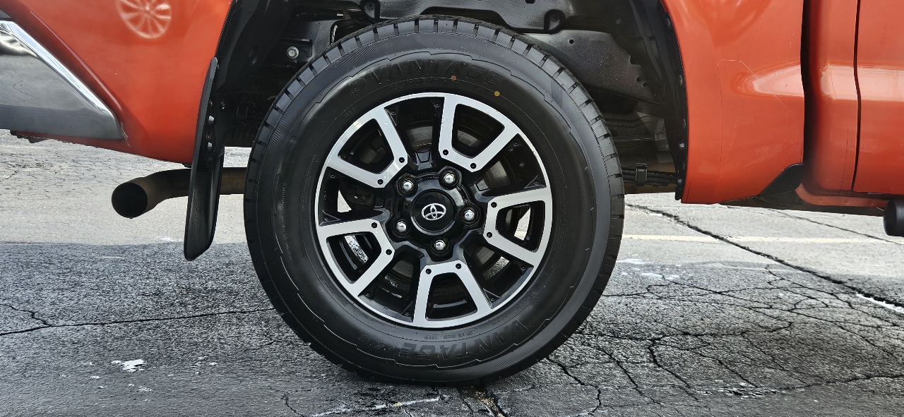 Toyota Tundra 4WD CrewMax 145.7" 5.7L SR5 (Natl) 2017 Toyota Tundra 4WD CrewMax 145.7" 5.7L SR5 (Natl) 2017