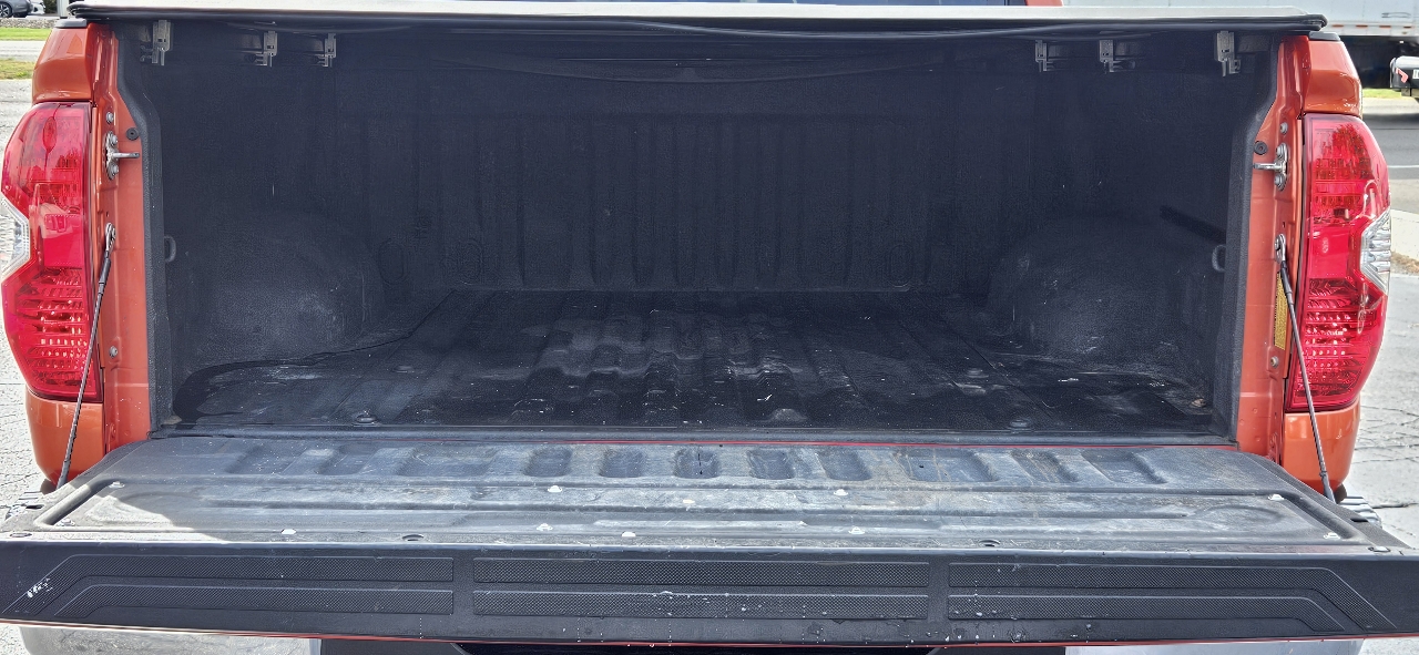 Toyota Tundra 4WD CrewMax 145.7" 5.7L SR5 (Natl) 2017 Toyota Tundra 4WD CrewMax 145.7" 5.7L SR5 (Natl) 2017