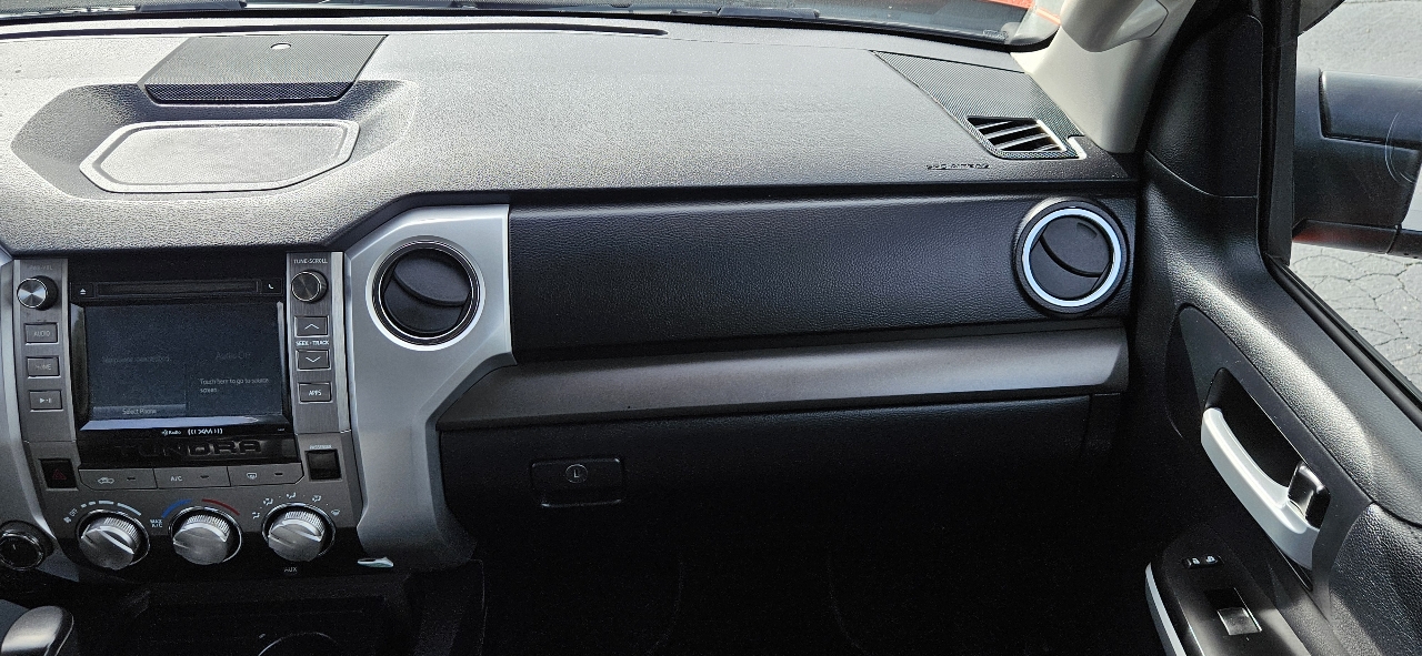 Toyota Tundra 4WD CrewMax 145.7" 5.7L SR5 (Natl) 2017 Toyota Tundra 4WD CrewMax 145.7" 5.7L SR5 (Natl) 2017