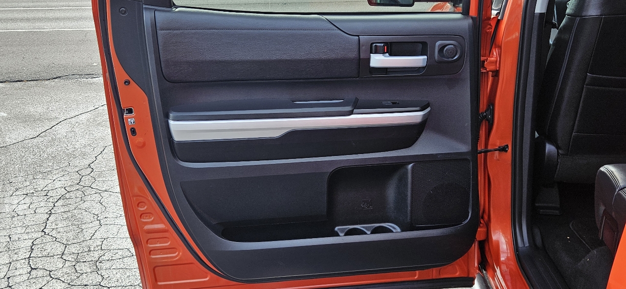 Toyota Tundra 4WD CrewMax 145.7" 5.7L SR5 (Natl) 2017 Toyota Tundra 4WD CrewMax 145.7" 5.7L SR5 (Natl) 2017