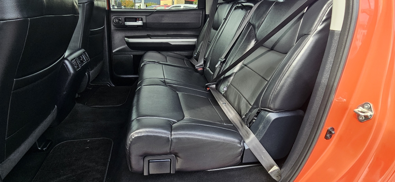 Toyota Tundra 4WD CrewMax 145.7" 5.7L SR5 (Natl) 2017 Toyota Tundra 4WD CrewMax 145.7" 5.7L SR5 (Natl) 2017