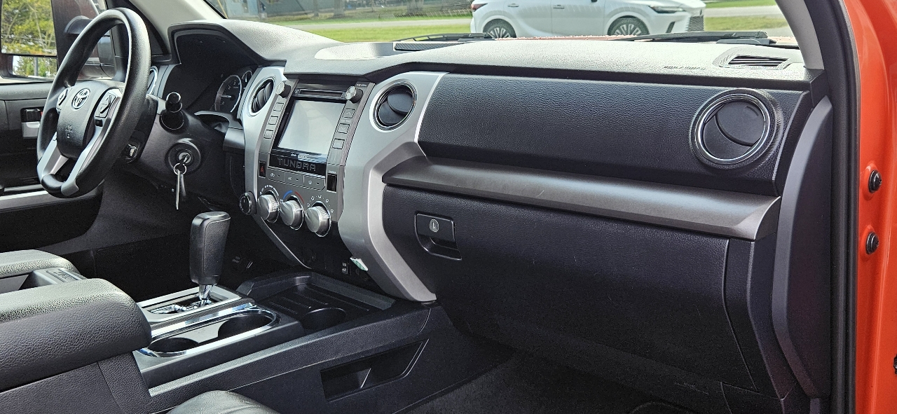 Toyota Tundra 4WD CrewMax 145.7" 5.7L SR5 (Natl) 2017 Toyota Tundra 4WD CrewMax 145.7" 5.7L SR5 (Natl) 2017