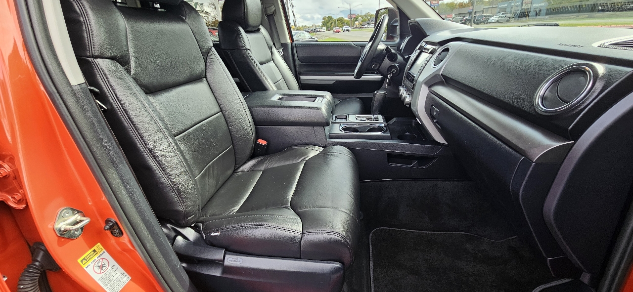 Toyota Tundra 4WD CrewMax 145.7" 5.7L SR5 (Natl) 2017 Toyota Tundra 4WD CrewMax 145.7" 5.7L SR5 (Natl) 2017