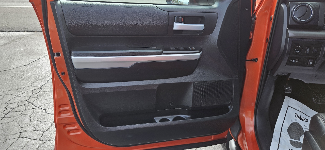 Toyota Tundra 4WD CrewMax 145.7" 5.7L SR5 (Natl) 2017 Toyota Tundra 4WD CrewMax 145.7" 5.7L SR5 (Natl) 2017