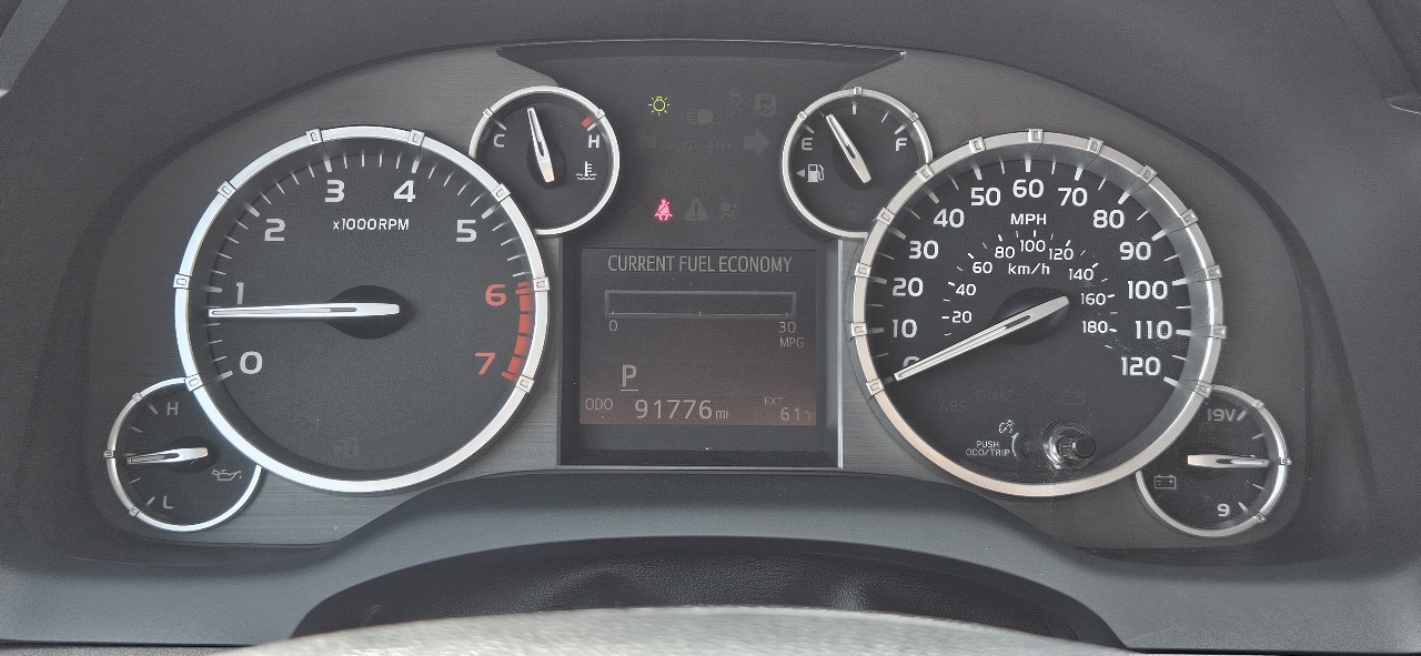 Toyota Tundra 4WD CrewMax 145.7" 5.7L SR5 (Natl) 2017 Toyota Tundra 4WD CrewMax 145.7" 5.7L SR5 (Natl) 2017