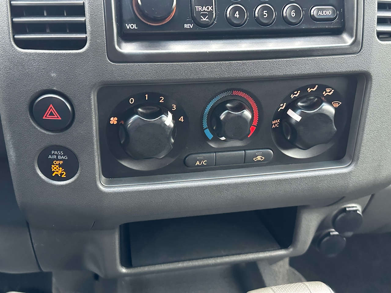 Nissan Frontier 2WD SE King Cab V6 Auto 2005 Nissan Frontier 2WD SE King Cab V6 Auto 2005