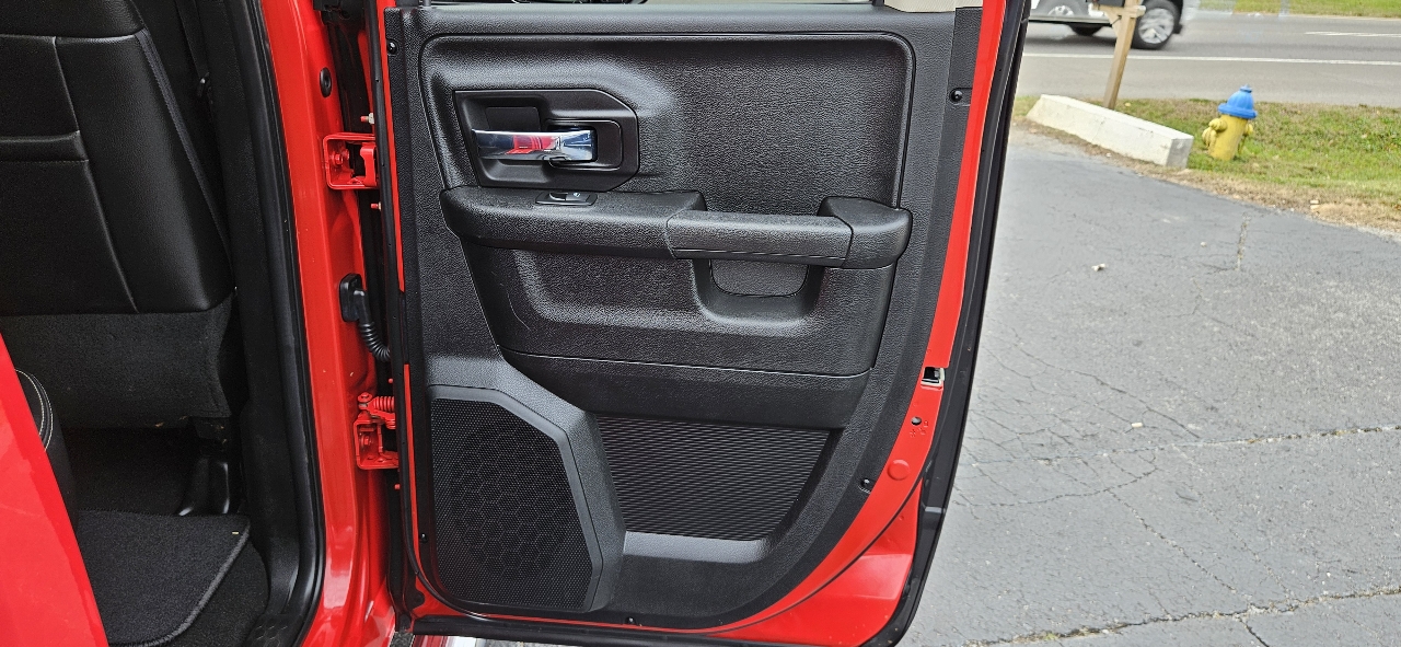 RAM 1500 4WD Quad Cab 140.5" Sport 2014