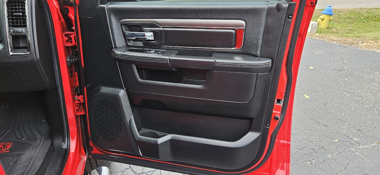 RAM 1500 4WD Quad Cab 140.5" Sport 2014