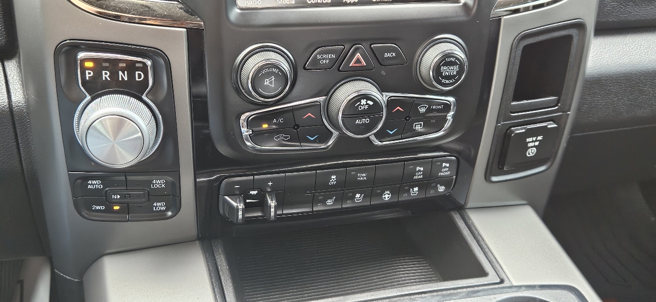 RAM 1500 4WD Quad Cab 140.5" Sport 2014