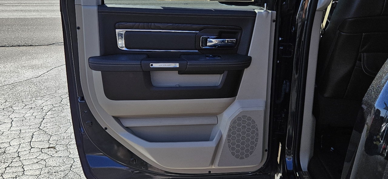 RAM 1500 4WD Crew Cab 140.5" Longhorn 2016