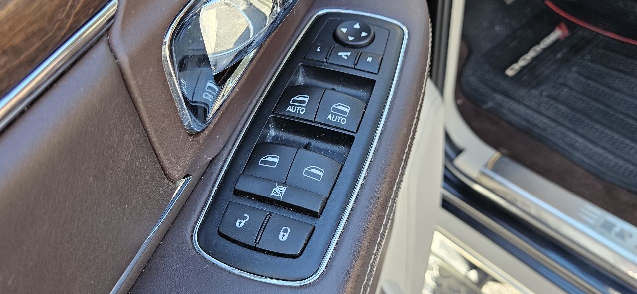 RAM 1500 4WD Crew Cab 140.5" Longhorn 2016