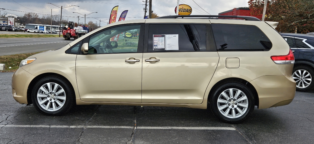 2011 Toyota Sienna Limited photo 3
