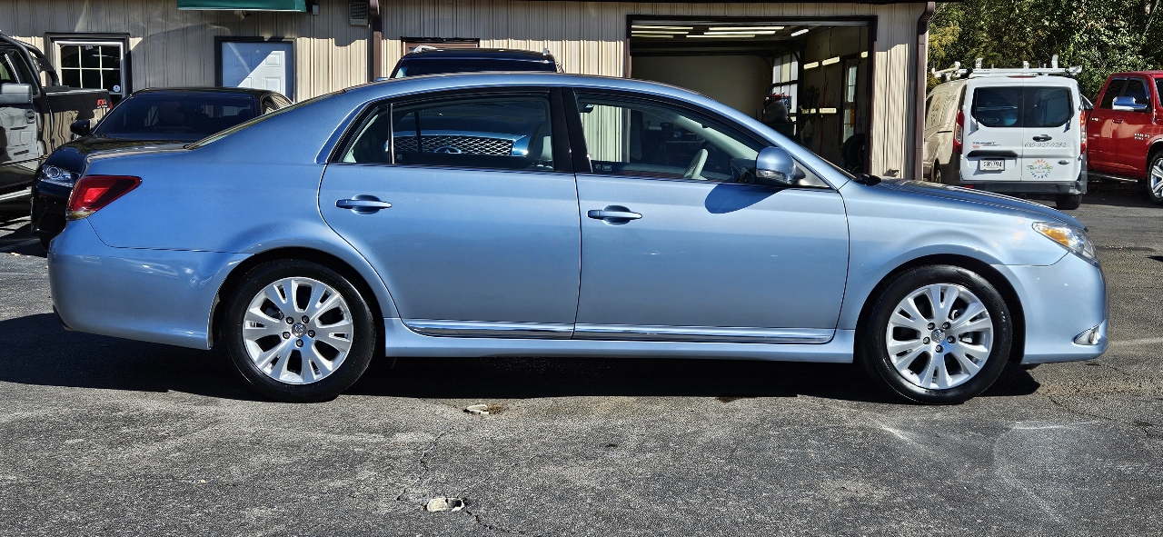 Toyota Avalon 4dr Sdn (Natl) 2011