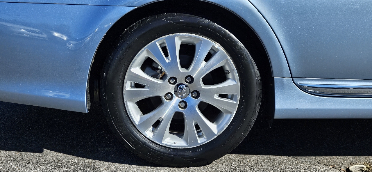 Toyota Avalon 4dr Sdn (Natl) 2011