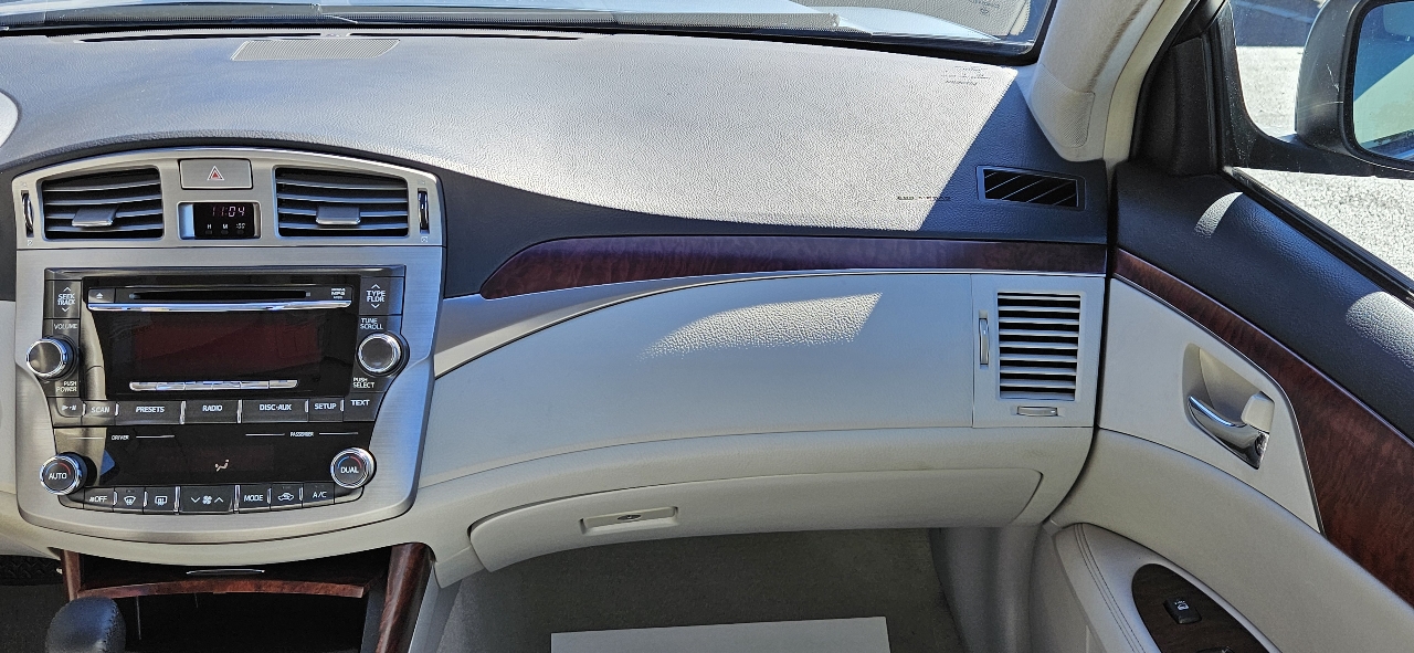 Toyota Avalon 4dr Sdn (Natl) 2011