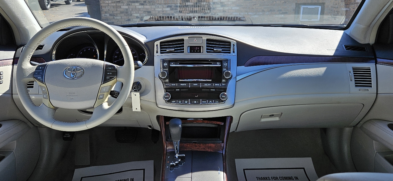 Toyota Avalon 4dr Sdn (Natl) 2011