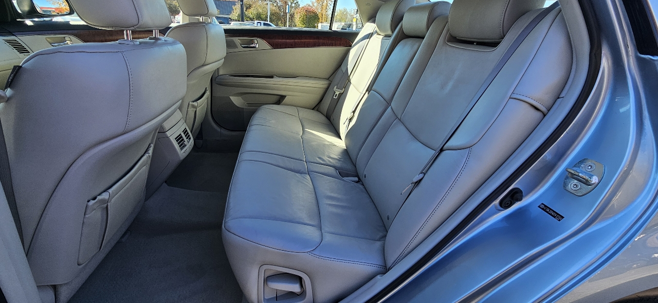 Toyota Avalon 4dr Sdn (Natl) 2011