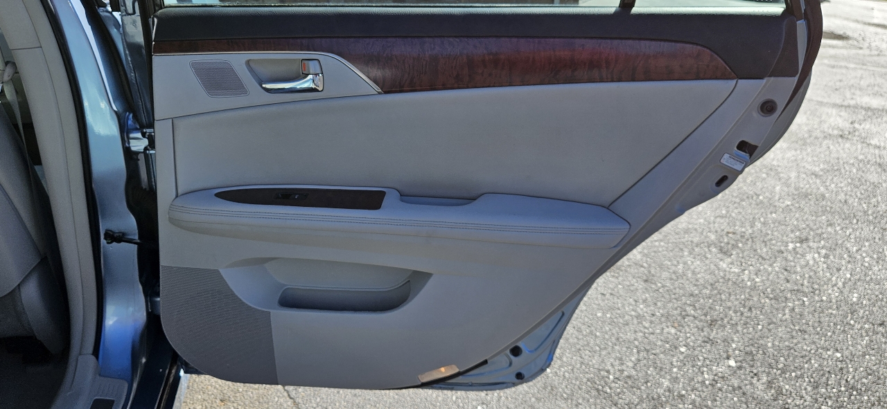 Toyota Avalon 4dr Sdn (Natl) 2011