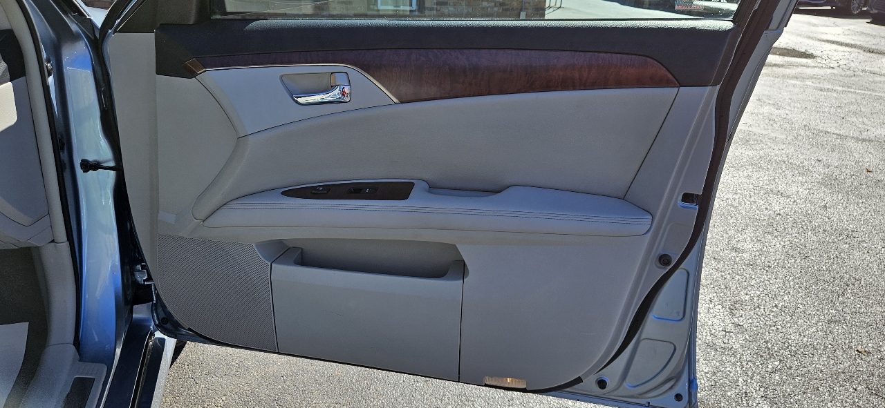 Toyota Avalon 4dr Sdn (Natl) 2011