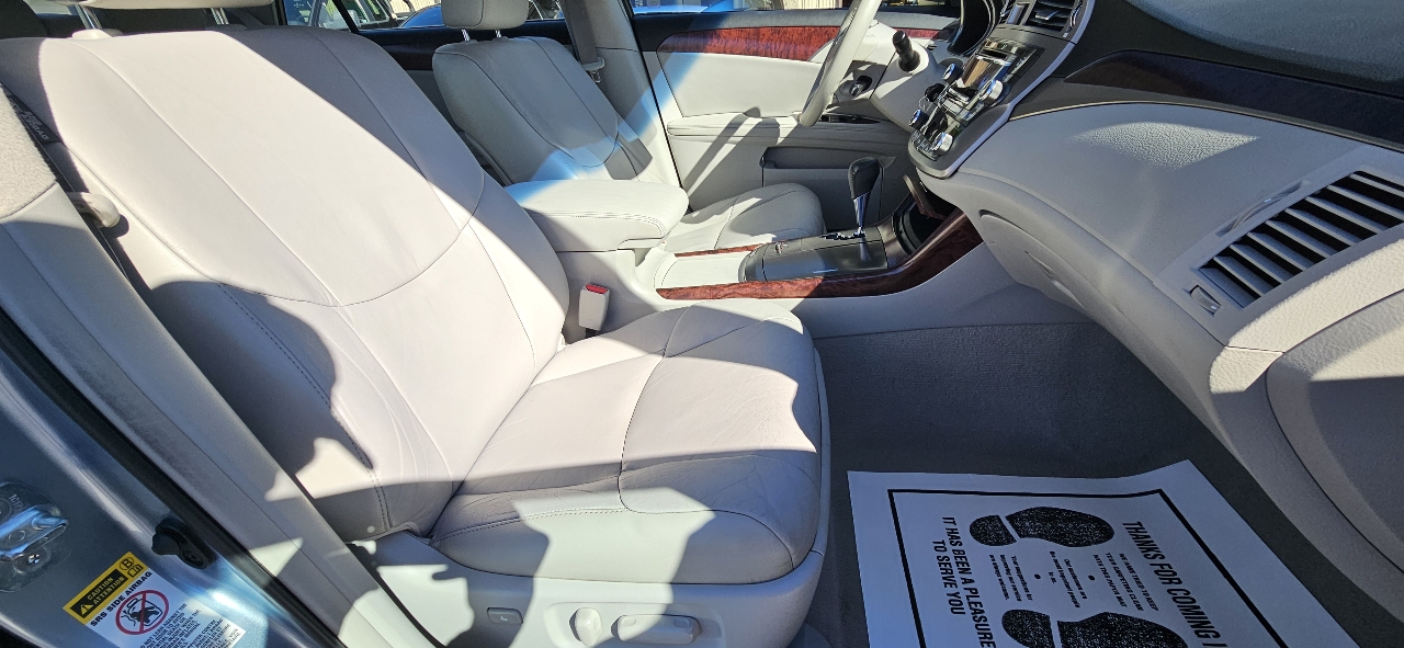 Toyota Avalon 4dr Sdn (Natl) 2011