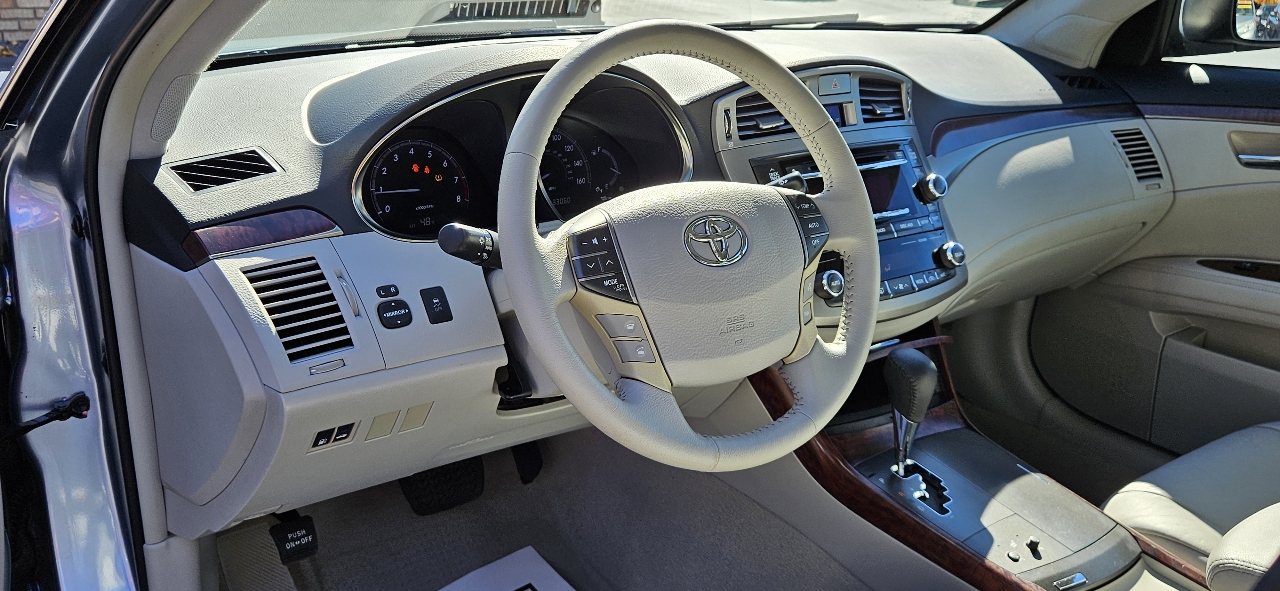 Toyota Avalon 4dr Sdn (Natl) 2011