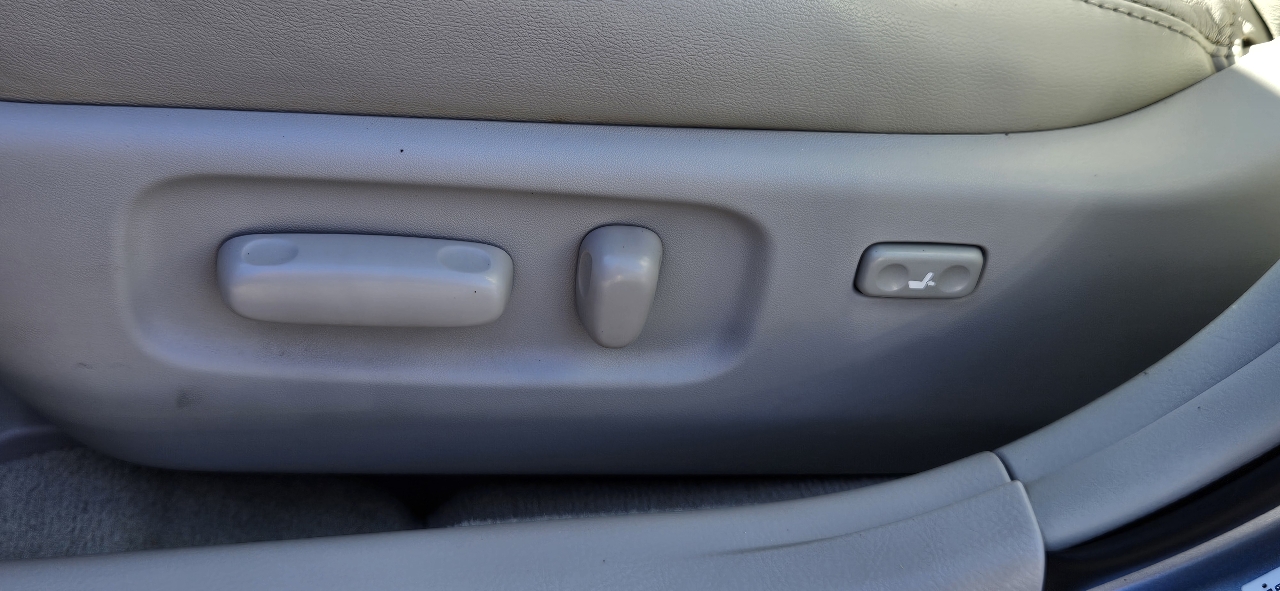 Toyota Avalon 4dr Sdn (Natl) 2011