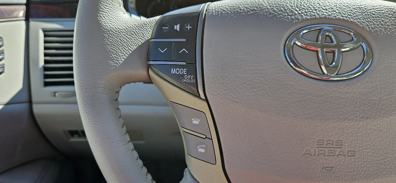 Toyota Avalon 4dr Sdn (Natl) 2011