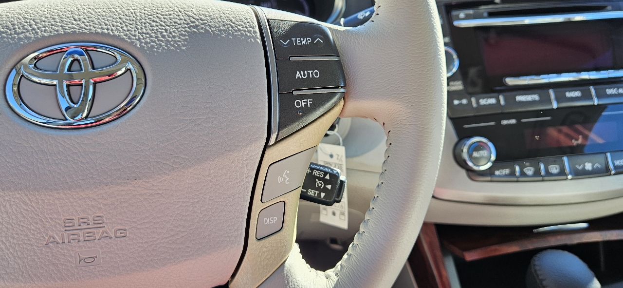 Toyota Avalon 4dr Sdn (Natl) 2011