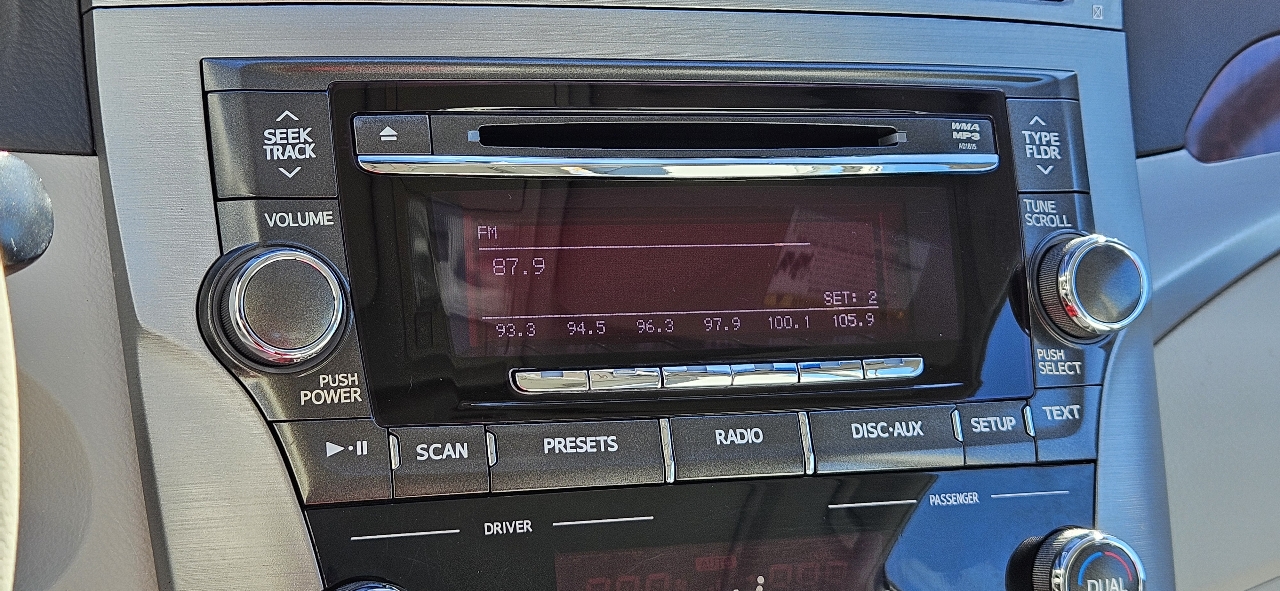 Toyota Avalon 4dr Sdn (Natl) 2011