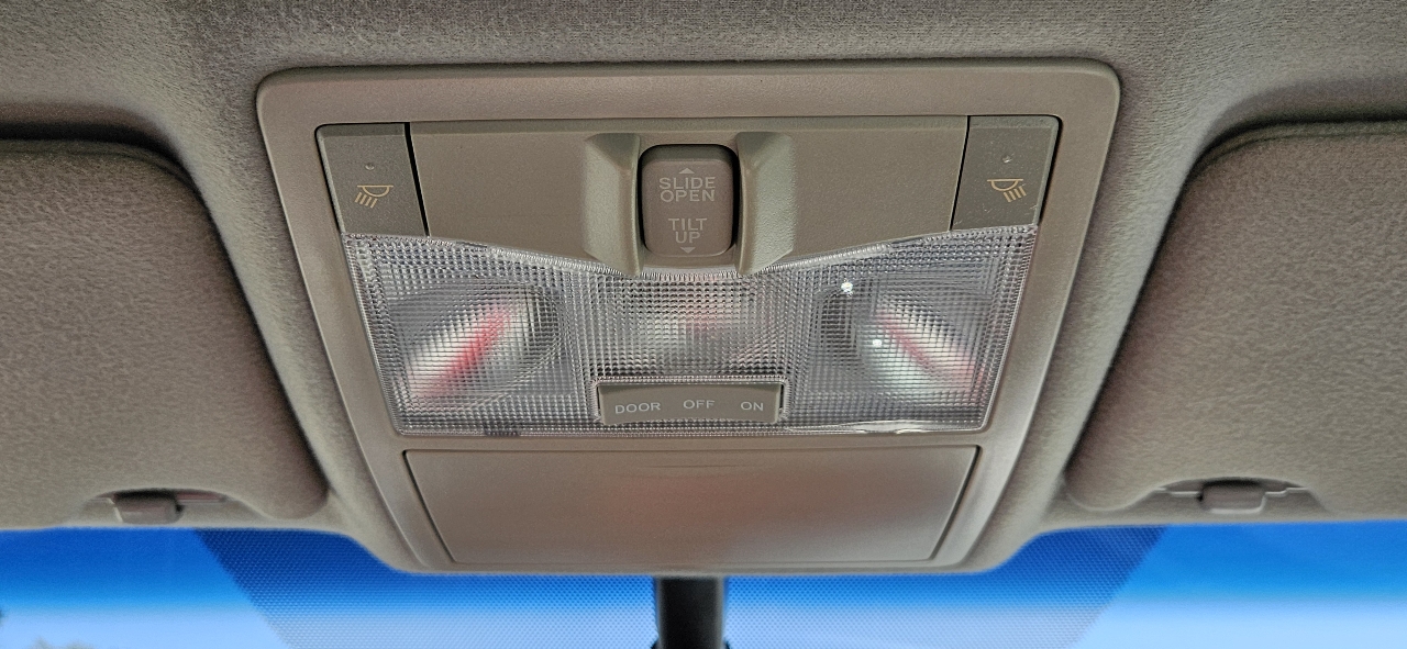 Toyota Avalon 4dr Sdn (Natl) 2011