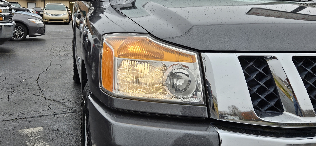 Nissan Titan 2WD King Cab SWB SE 2009