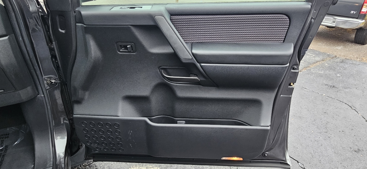 Nissan Titan 2WD King Cab SWB SE 2009