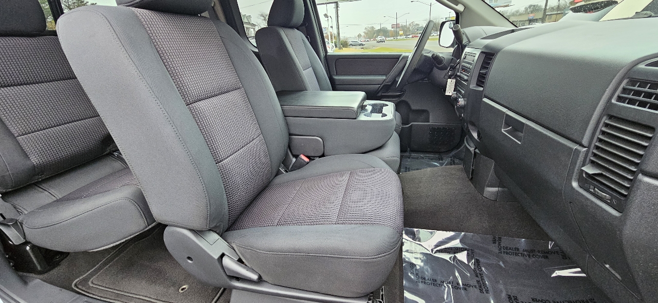 Nissan Titan 2WD King Cab SWB SE 2009