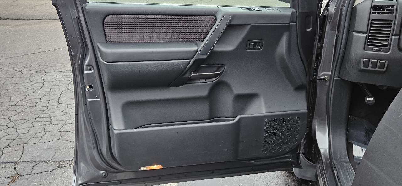 Nissan Titan 2WD King Cab SWB SE 2009