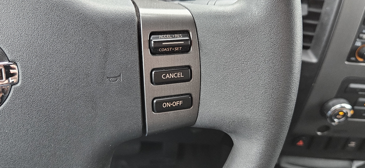 Nissan Titan 2WD King Cab SWB SE 2009