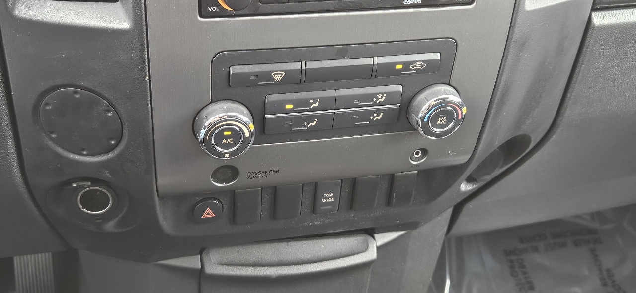 Nissan Titan 2WD King Cab SWB SE 2009