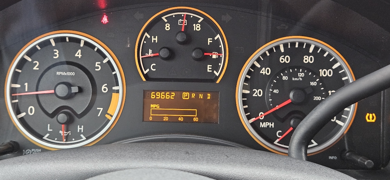 Nissan Titan 2WD King Cab SWB SE 2009