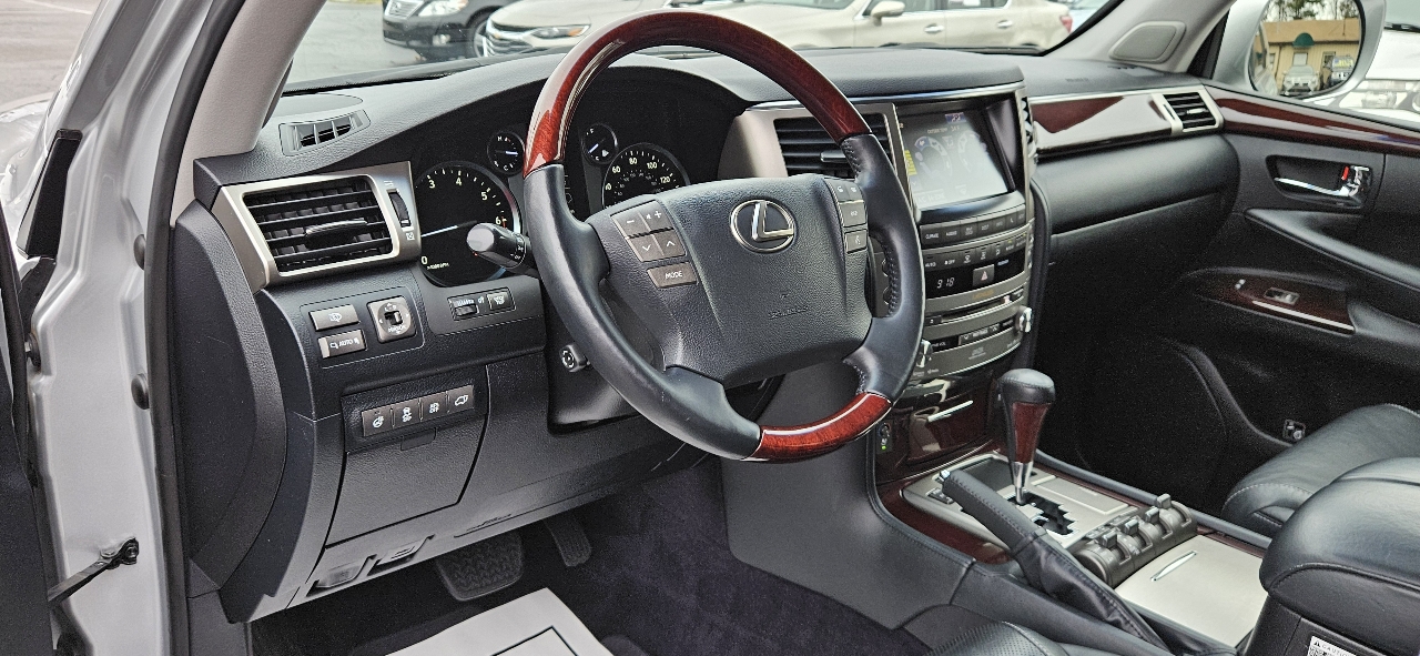 Lexus LX 570 4WD 4dr 2013