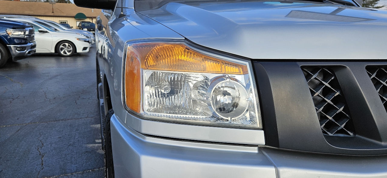 Nissan Titan 4WD Crew Cab SWB S 2012