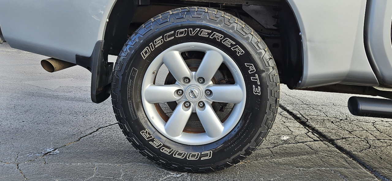 Nissan Titan 4WD Crew Cab SWB S 2012