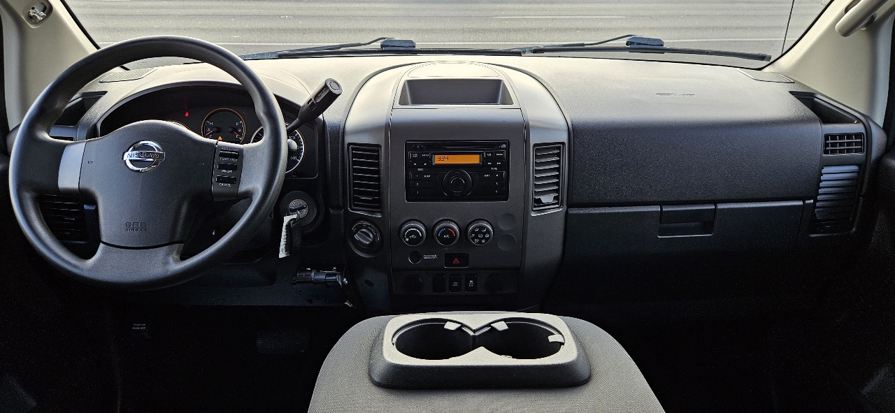 Nissan Titan 4WD Crew Cab SWB S 2012