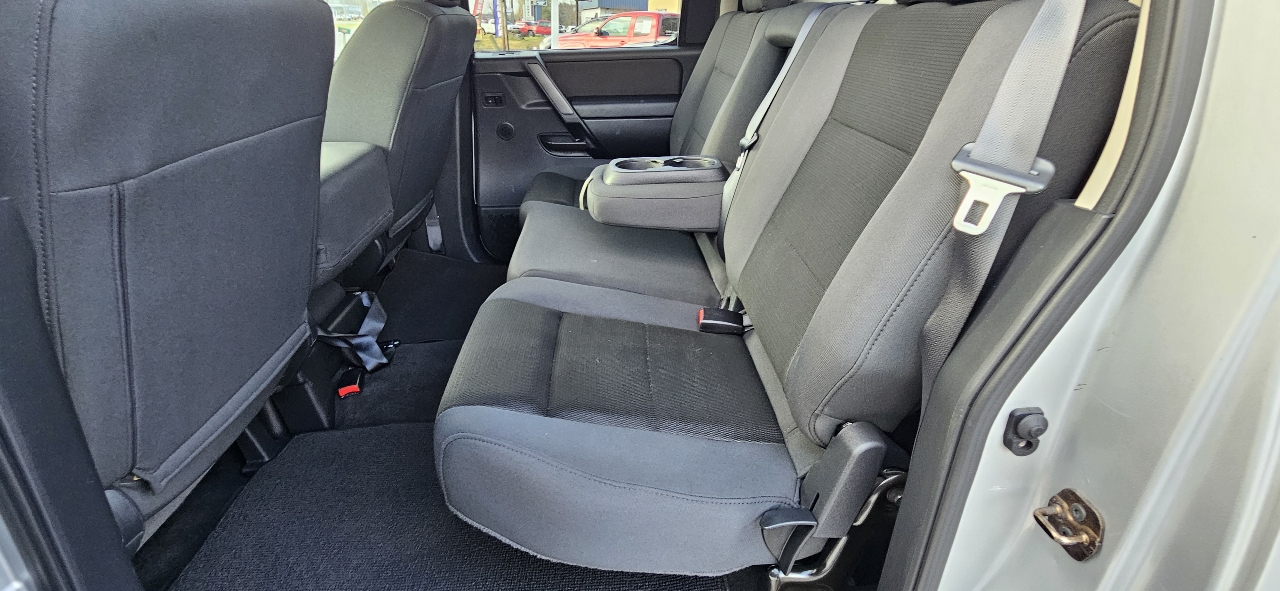 Nissan Titan 4WD Crew Cab SWB S 2012