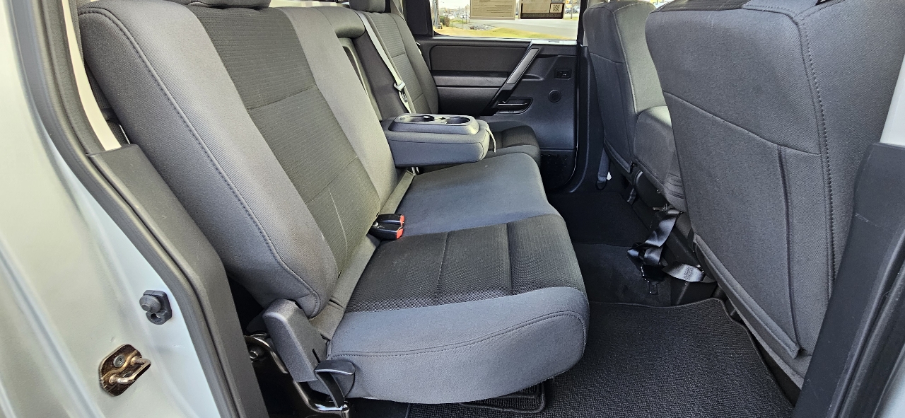 Nissan Titan 4WD Crew Cab SWB S 2012