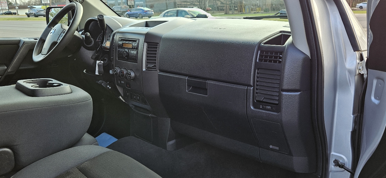 Nissan Titan 4WD Crew Cab SWB S 2012