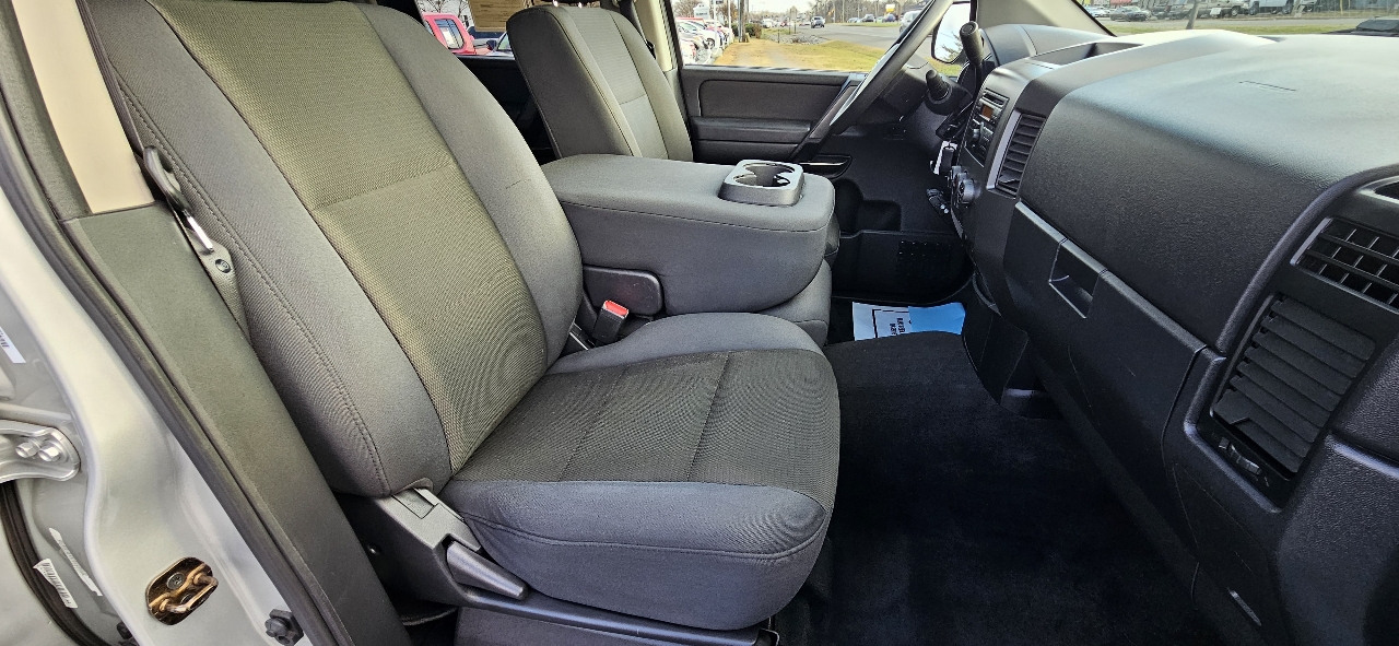 Nissan Titan 4WD Crew Cab SWB S 2012