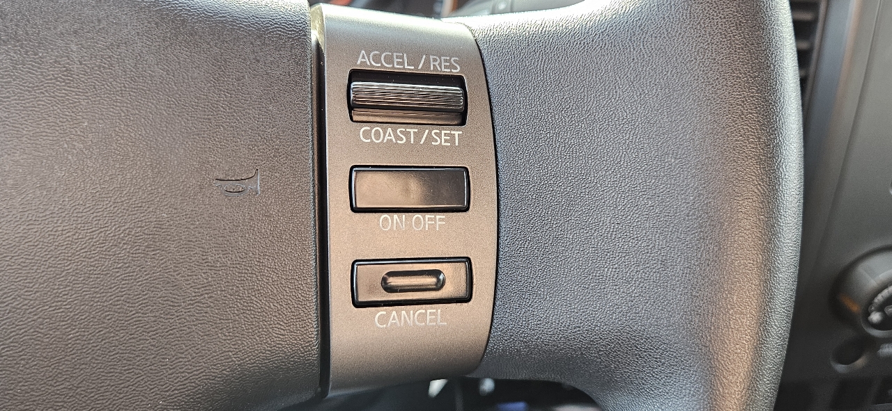 Nissan Titan 4WD Crew Cab SWB S 2012